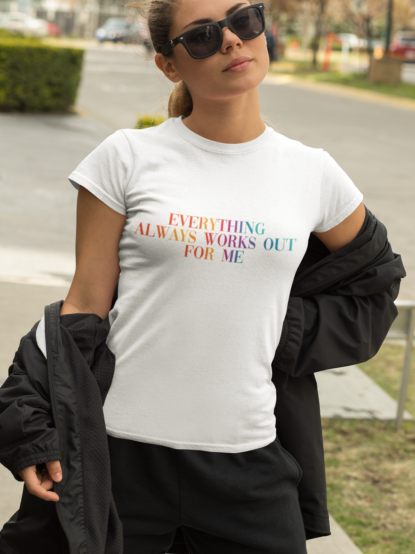 Premium Shirt für Frauen "Everything always works out for me"