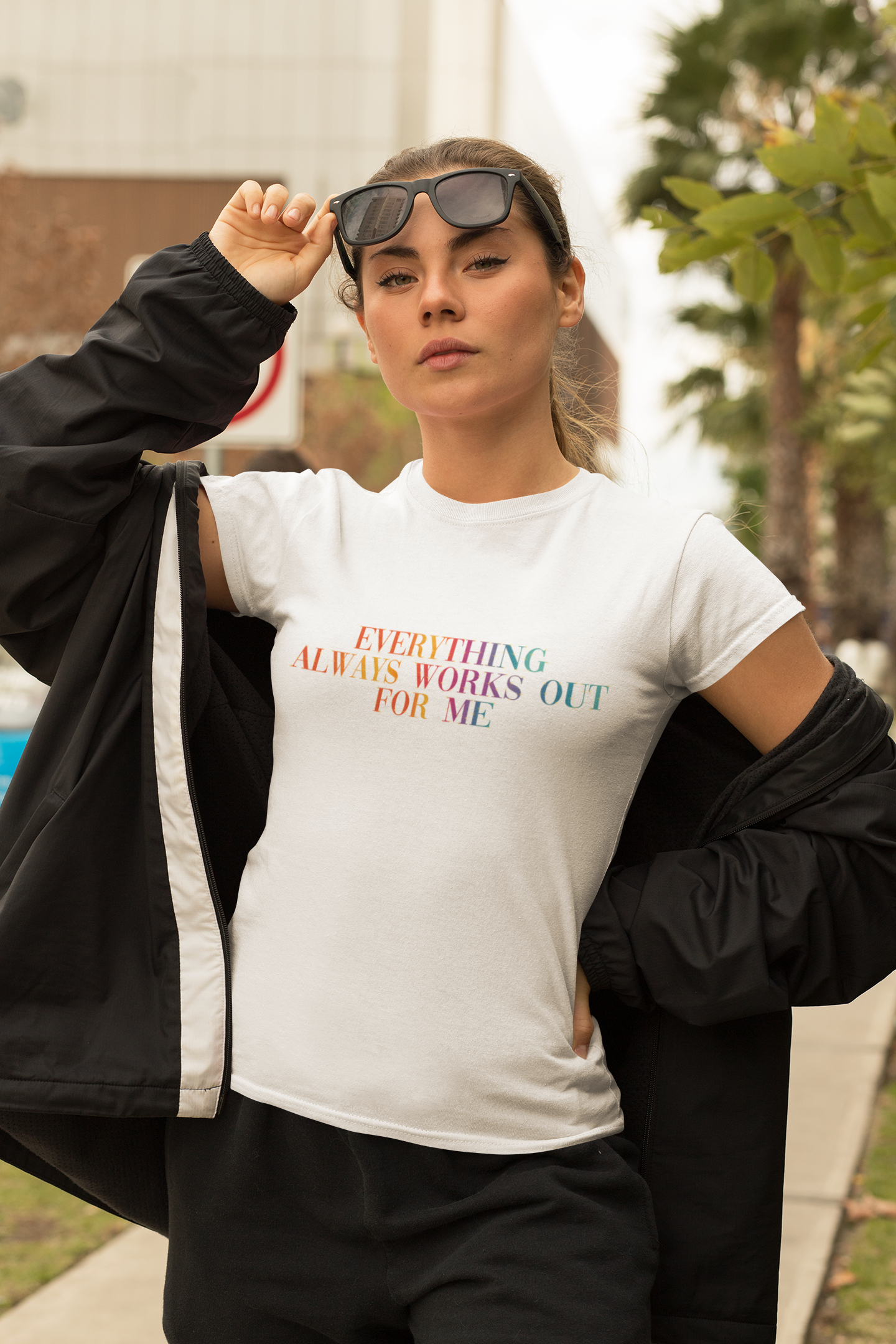 Premium Shirt für Frauen "Everything always works out for me"