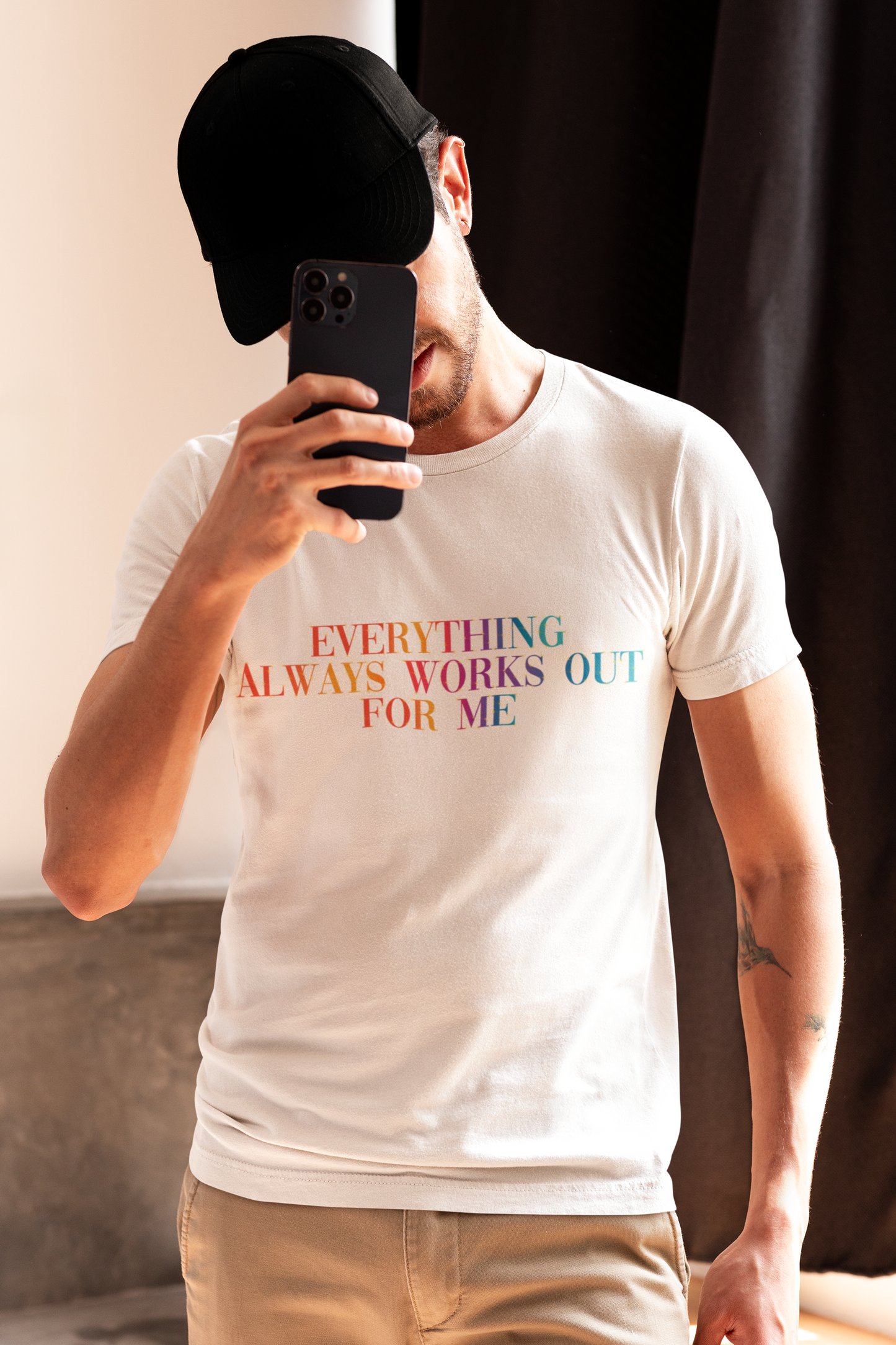 Premium Herren Shirt "Everything always works out for me"